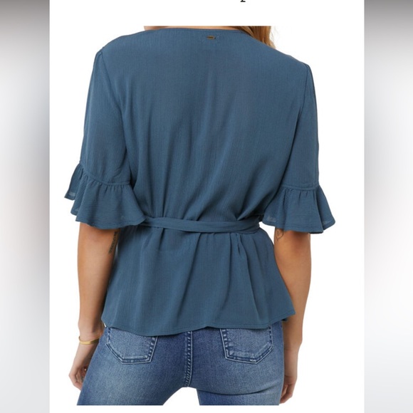 🌷O’Neill Summer Peplum Wrap Top Super Cute - Picture 3 of 8